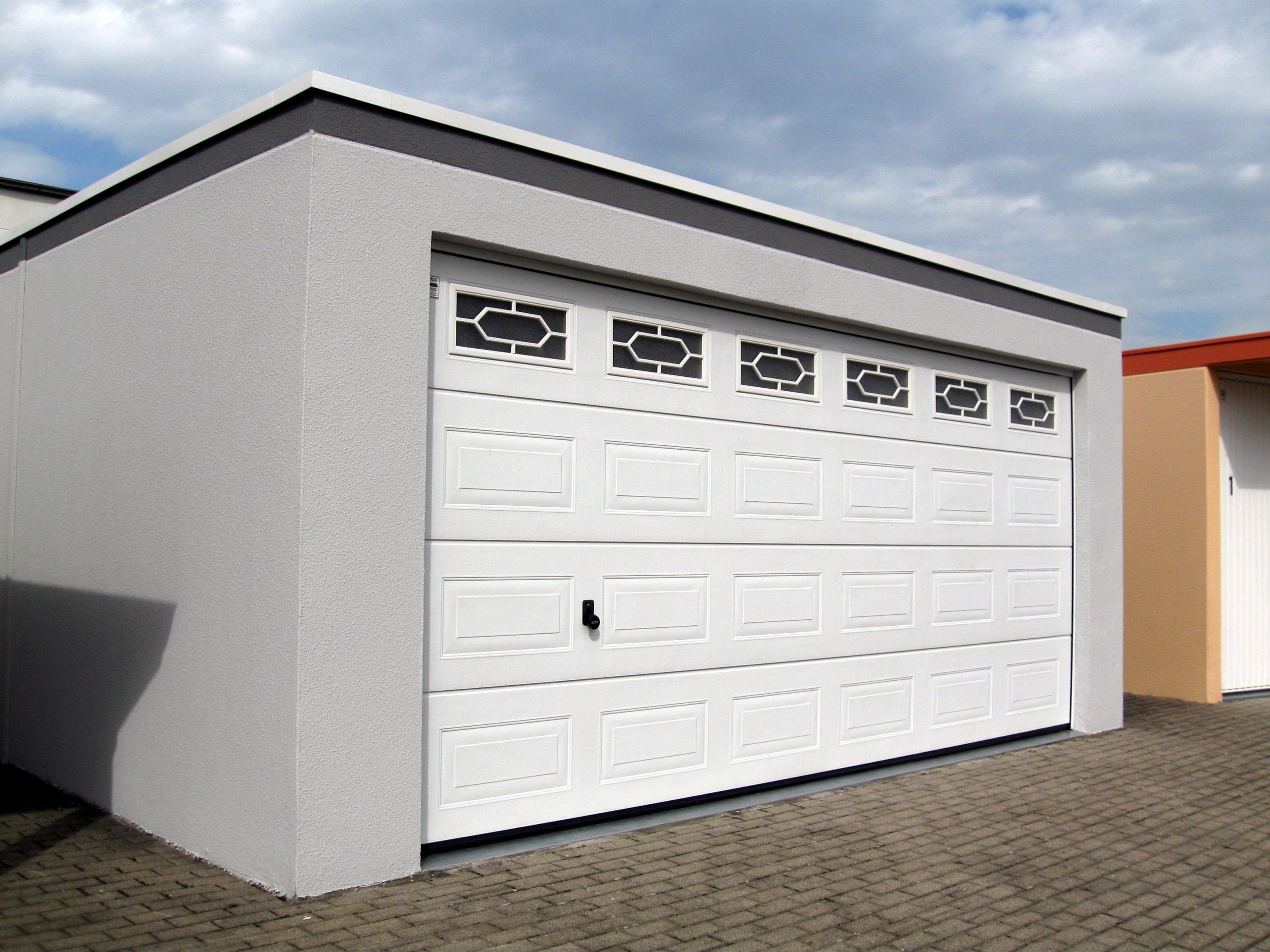 Garage Door Repair Encino: Analysis about Damages and Services